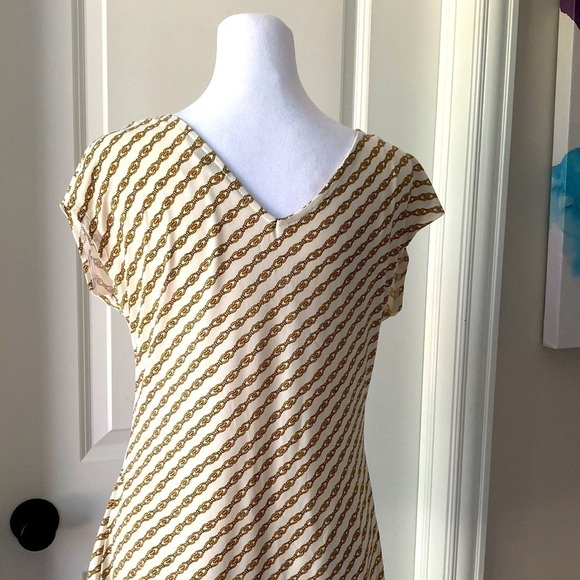 Banana Republic small top v-neck white short sleeves - Picture 8 of 10